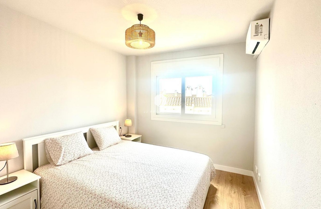 Z drugiej ręki - Mieszkanie w bloku -
Orihuela Costa - Campoamor