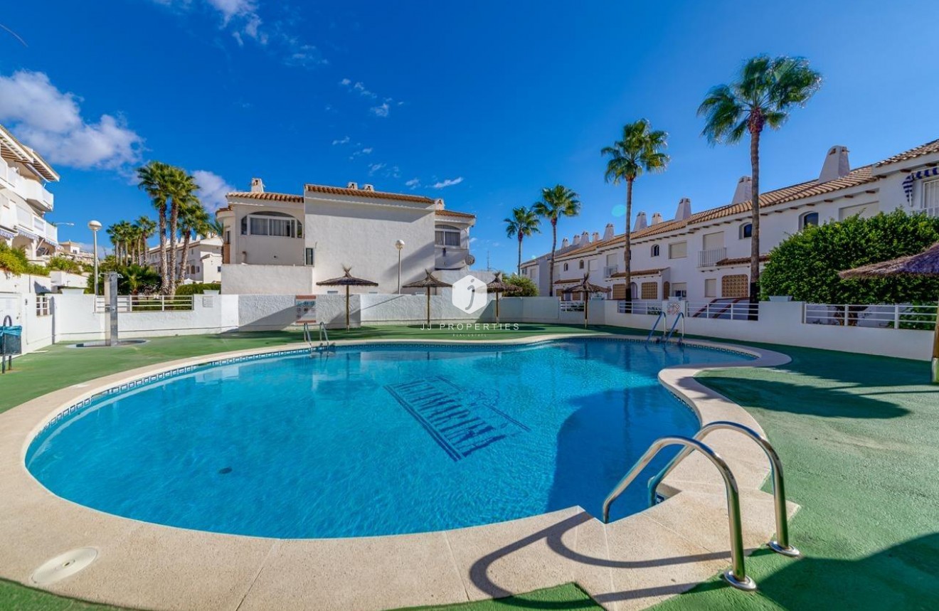 Z drugiej ręki - Mieszkanie w bloku -
Orihuela Costa - Campoamor