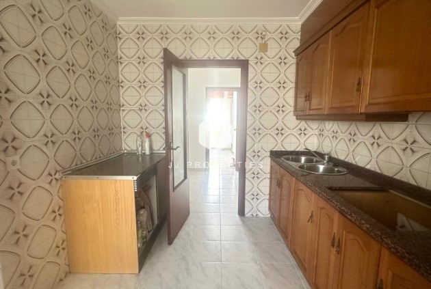 Z drugiej ręki - Mieszkanie w bloku -
Torrevieja - Estacion de autobuses