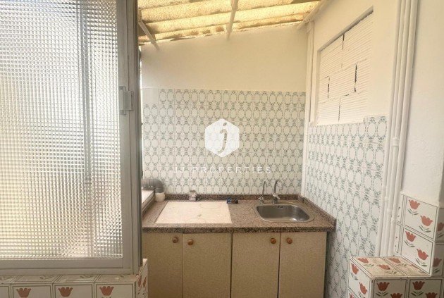 Z drugiej ręki - Mieszkanie w bloku -
Torrevieja - Estacion de autobuses