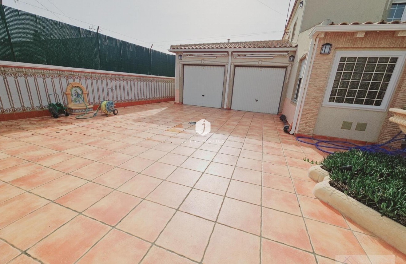 Tweedehands - Villa -
Torrevieja - La Siesta - El Salado - Torreta