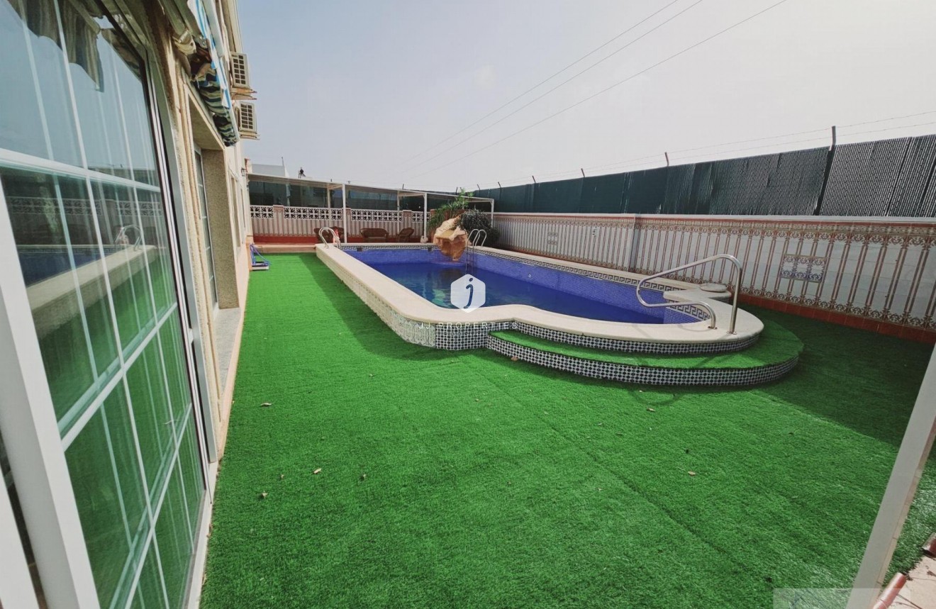 Tweedehands - Villa -
Torrevieja - La Siesta - El Salado - Torreta