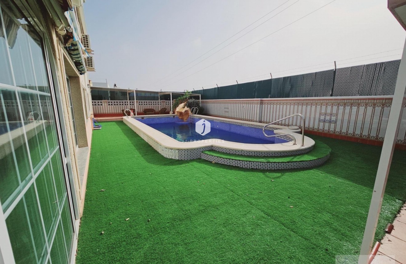 Tweedehands - Villa -
Torrevieja - La Siesta - El Salado - Torreta