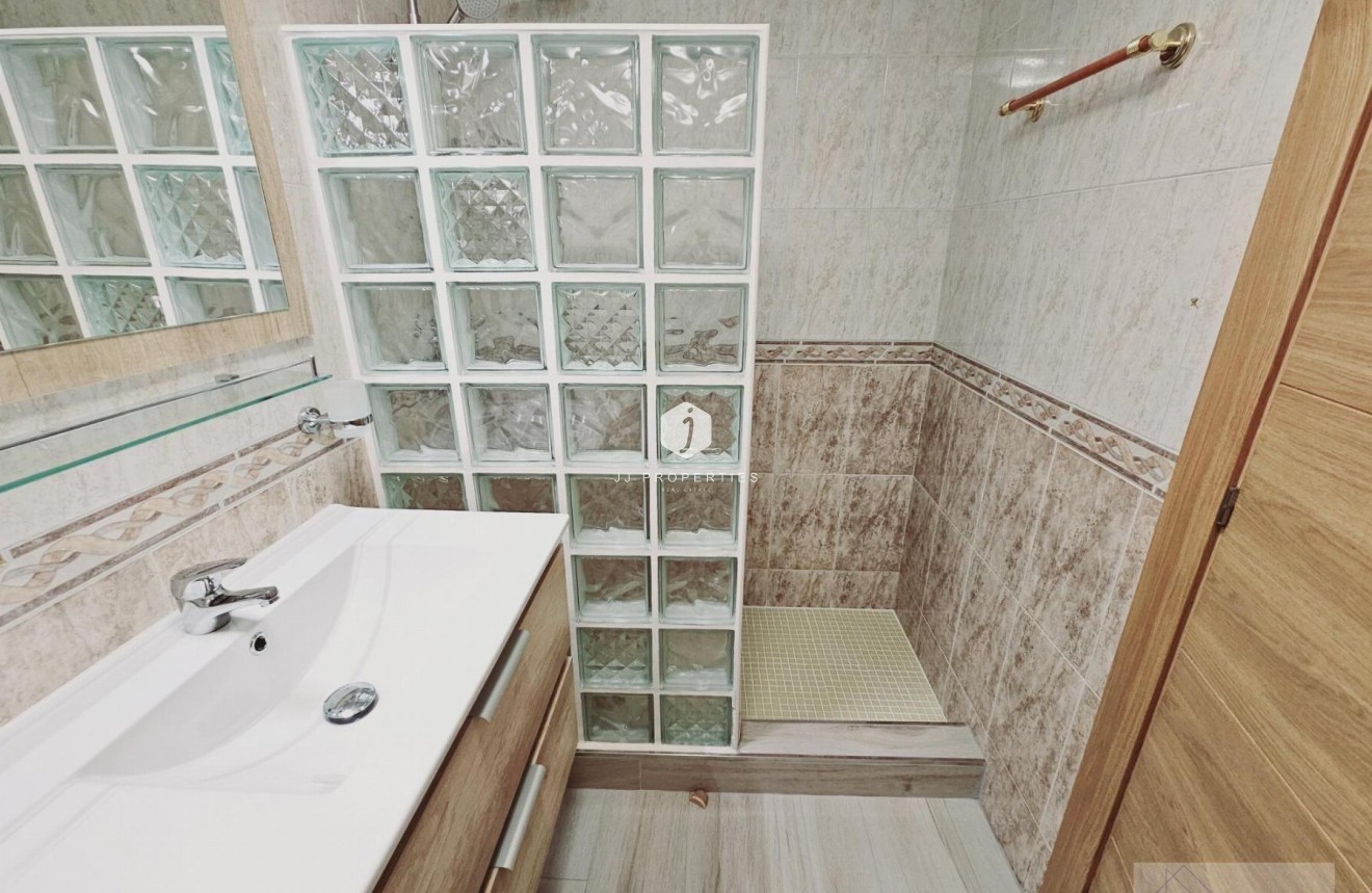 Tweedehands - Villa -
Torrevieja - La Siesta - El Salado - Torreta