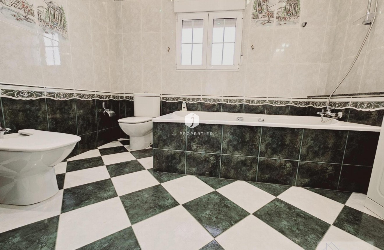 Tweedehands - Villa -
Torrevieja - La Siesta - El Salado - Torreta