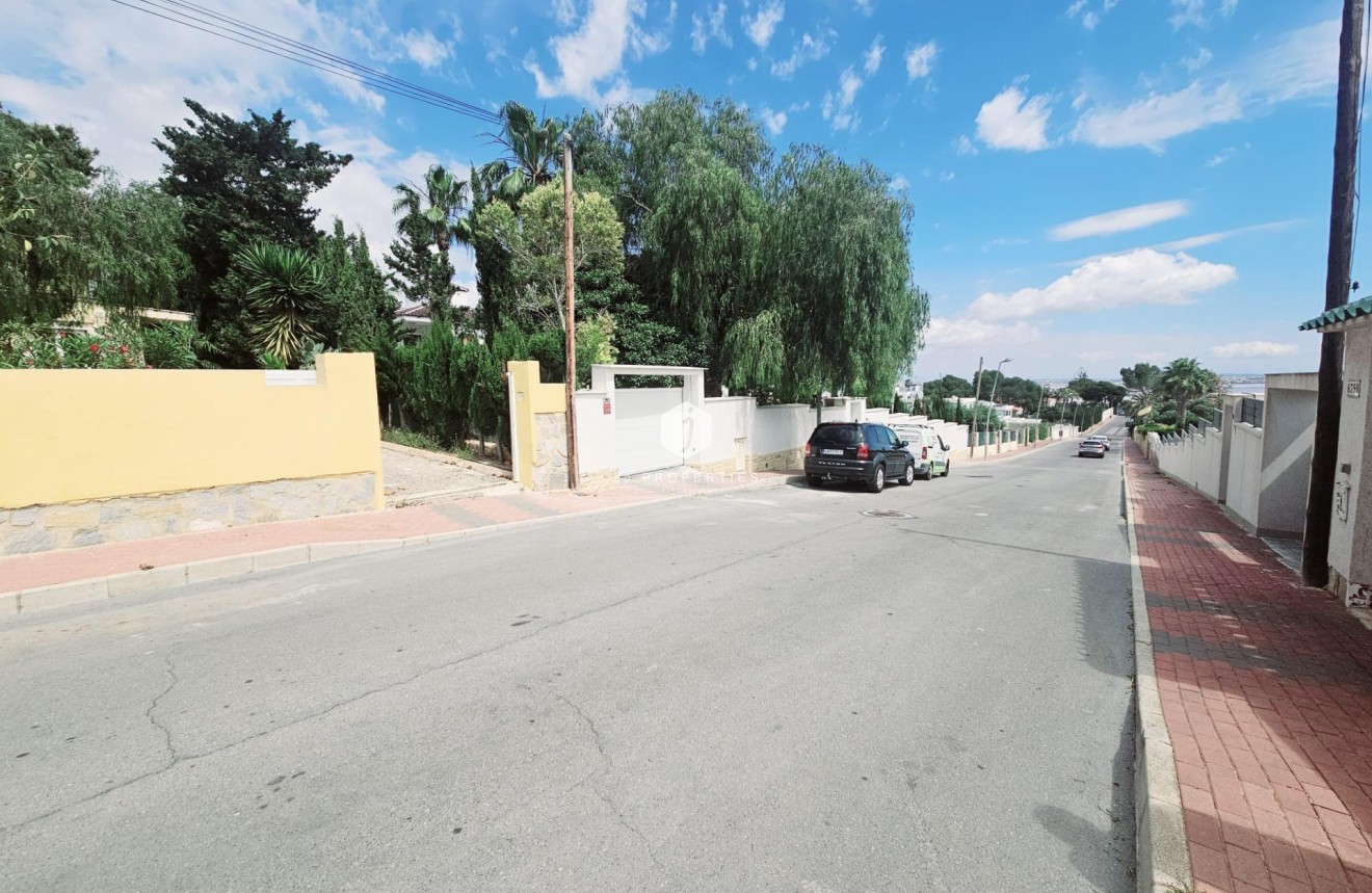 Segunda mano - Villa -
Torrevieja - Los Balcones - Los Altos del Edén