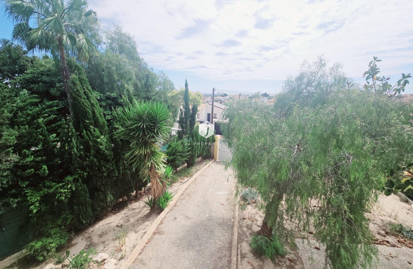 Segunda mano - Villa -
Torrevieja - Los Balcones - Los Altos del Edén