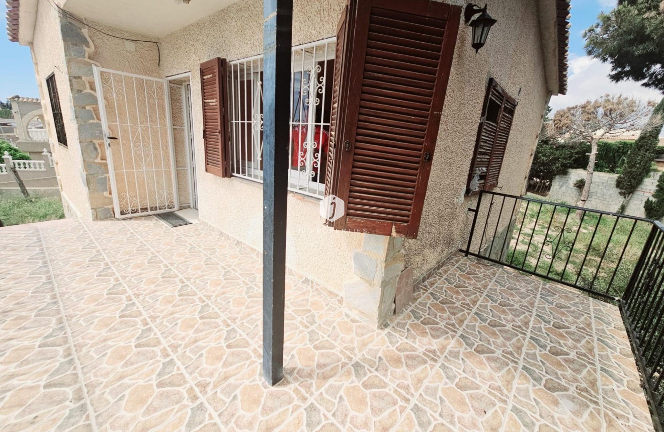 Segunda mano - Villa -
Torrevieja - Los Balcones - Los Altos del Edén