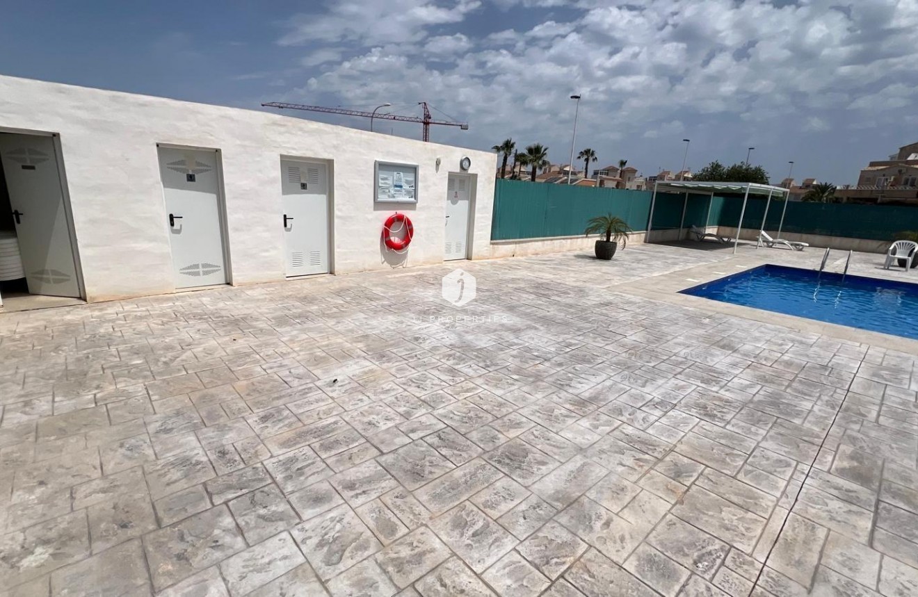 Tweedehands - Bungalow -
Torrevieja - La Siesta - El Salado - Torreta