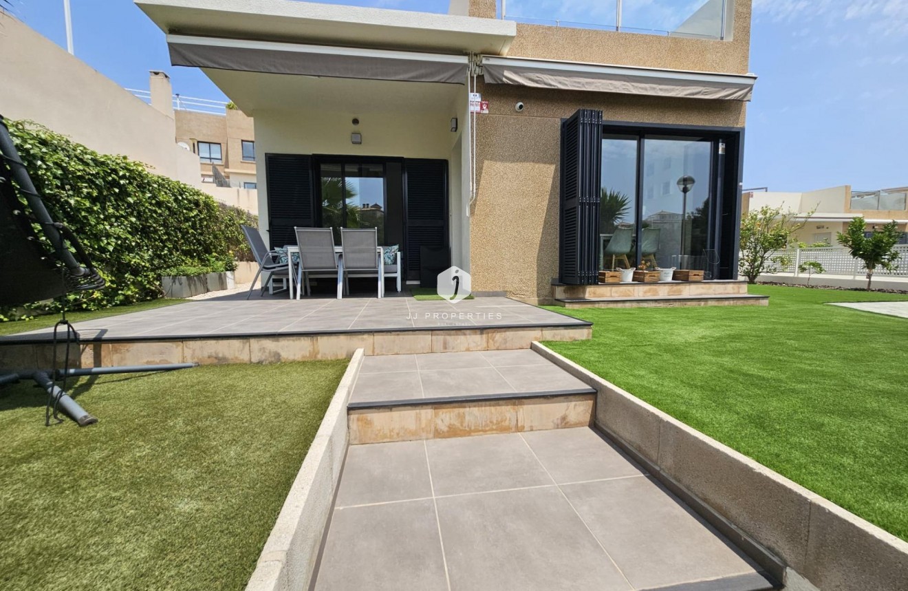 Tweedehands - Villa -
Orihuela Costa - La Regia