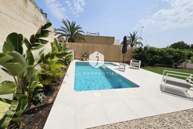 Tweedehands - Villa -
Orihuela Costa - La Regia