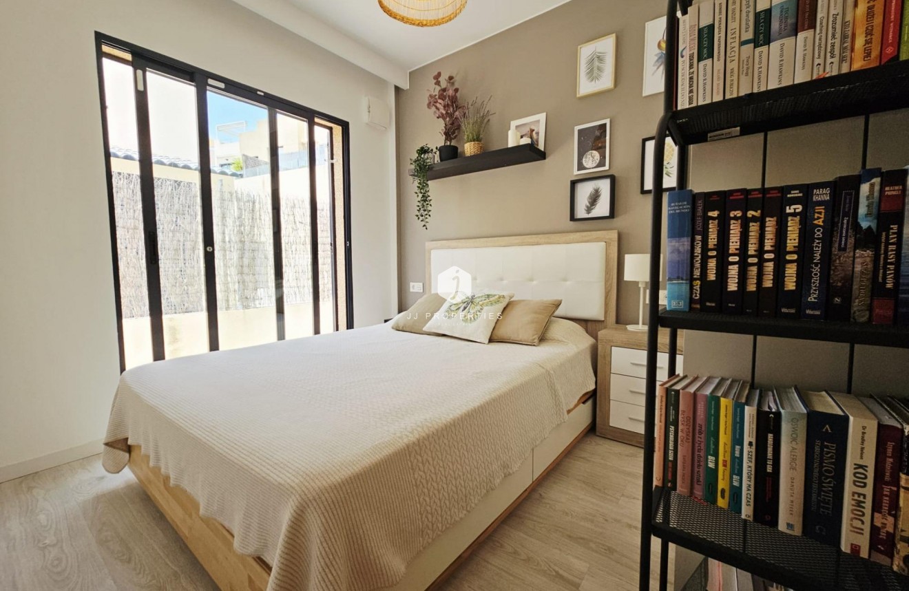 Tweedehands - Villa -
Orihuela Costa - La Regia