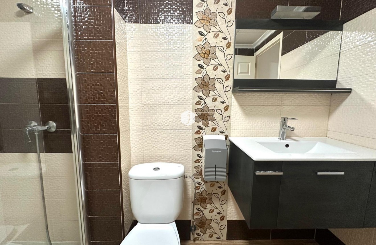 Tweedehands - Appartement / flat -
Torrevieja - Playa del Cura