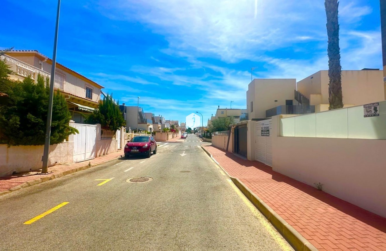 Tweedehands - Villa -
Torrevieja - Miramar - Torre Del Moro