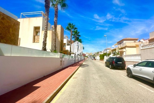 Tweedehands - Villa -
Torrevieja - Miramar - Torre Del Moro