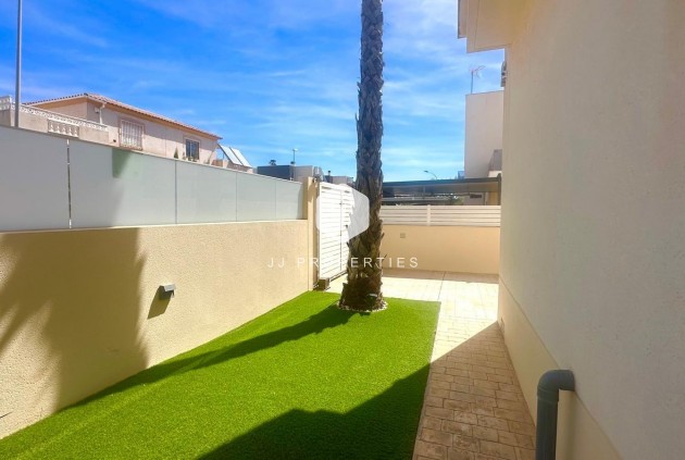 Tweedehands - Villa -
Torrevieja - Miramar - Torre Del Moro