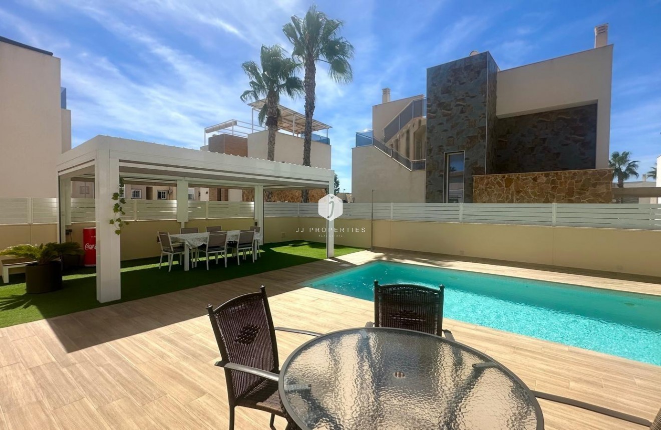 Tweedehands - Villa -
Torrevieja - Miramar - Torre Del Moro