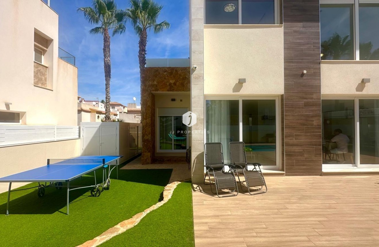 Tweedehands - Villa -
Torrevieja - Miramar - Torre Del Moro
