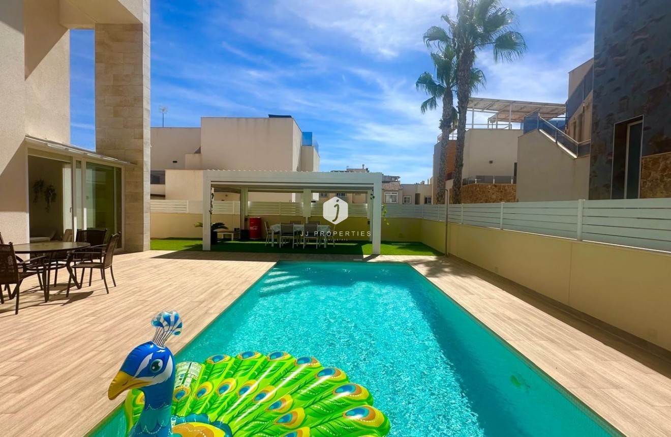 Tweedehands - Villa -
Torrevieja - Miramar - Torre Del Moro