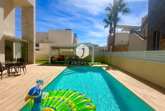 Tweedehands - Villa -
Torrevieja - Miramar - Torre Del Moro