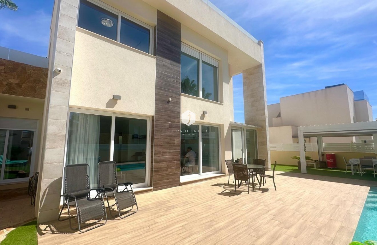 Tweedehands - Villa -
Torrevieja - Miramar - Torre Del Moro
