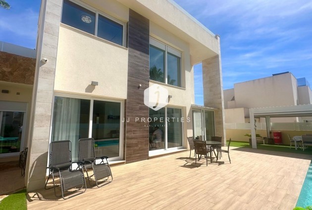 Tweedehands - Villa -
Torrevieja - Miramar - Torre Del Moro