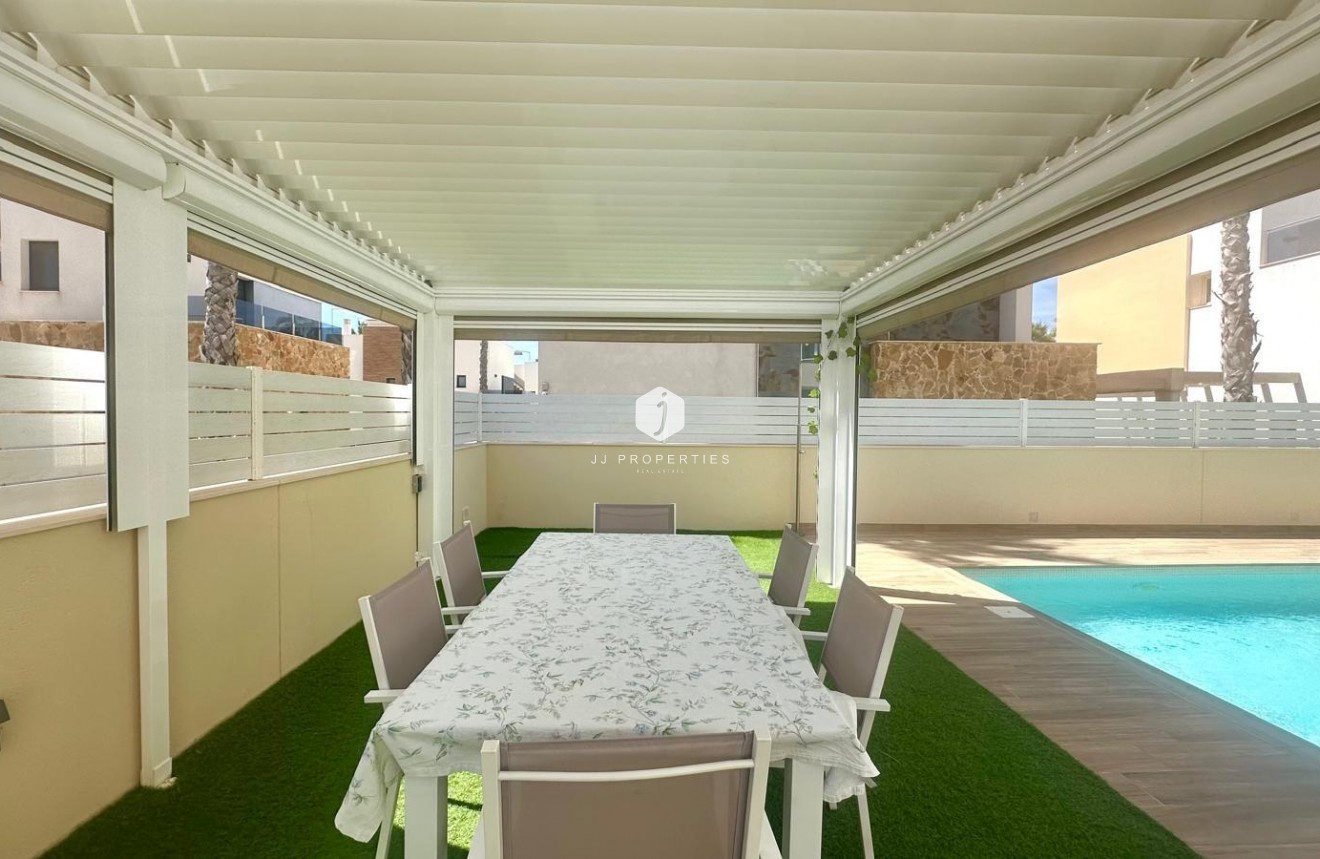 Tweedehands - Villa -
Torrevieja - Miramar - Torre Del Moro