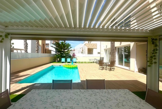 Tweedehands - Villa -
Torrevieja - Miramar - Torre Del Moro