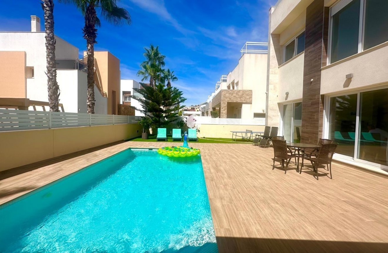 Tweedehands - Villa -
Torrevieja - Miramar - Torre Del Moro