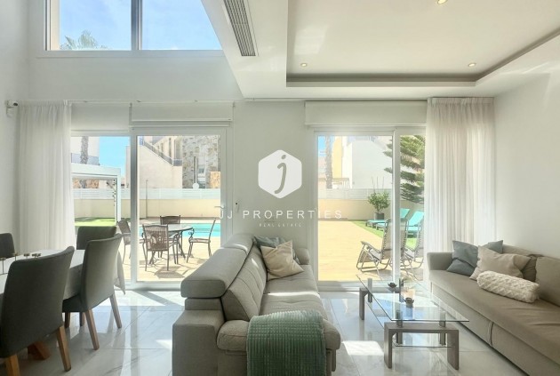 Tweedehands - Villa -
Torrevieja - Miramar - Torre Del Moro