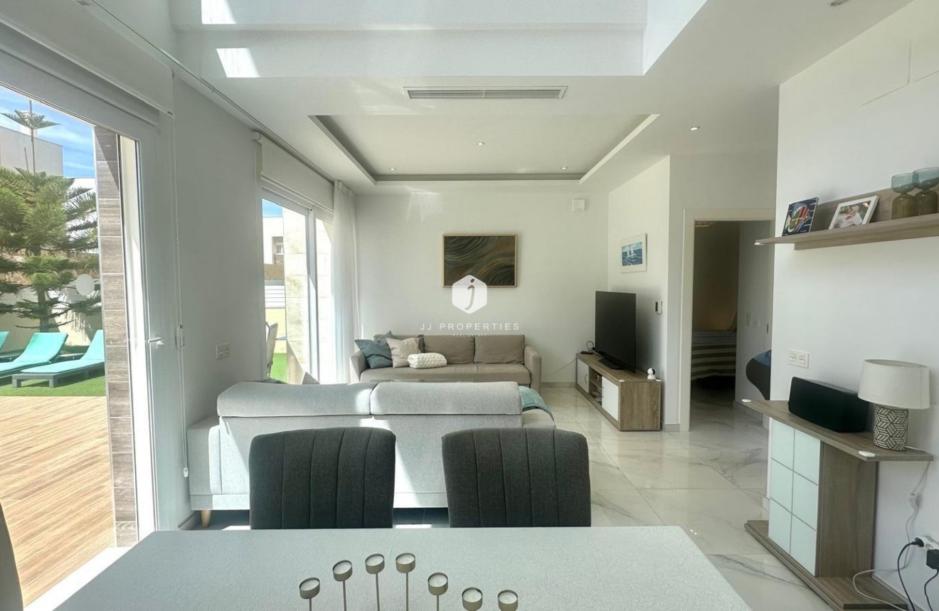 Tweedehands - Villa -
Torrevieja - Miramar - Torre Del Moro