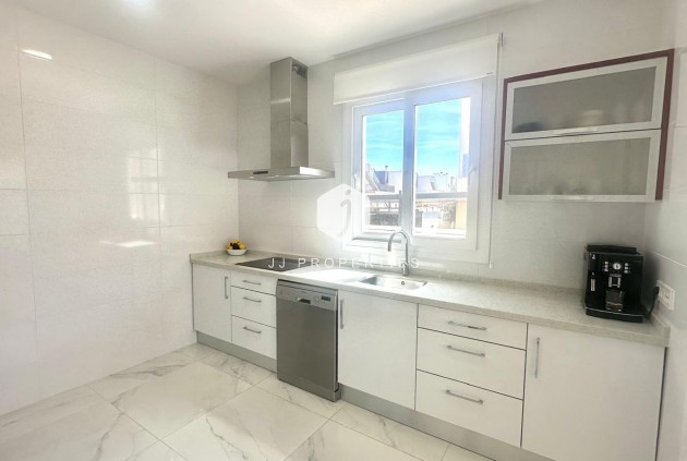 Tweedehands - Villa -
Torrevieja - Miramar - Torre Del Moro