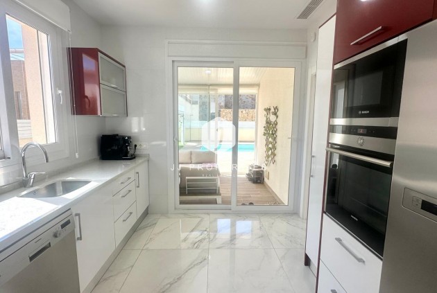 Tweedehands - Villa -
Torrevieja - Miramar - Torre Del Moro