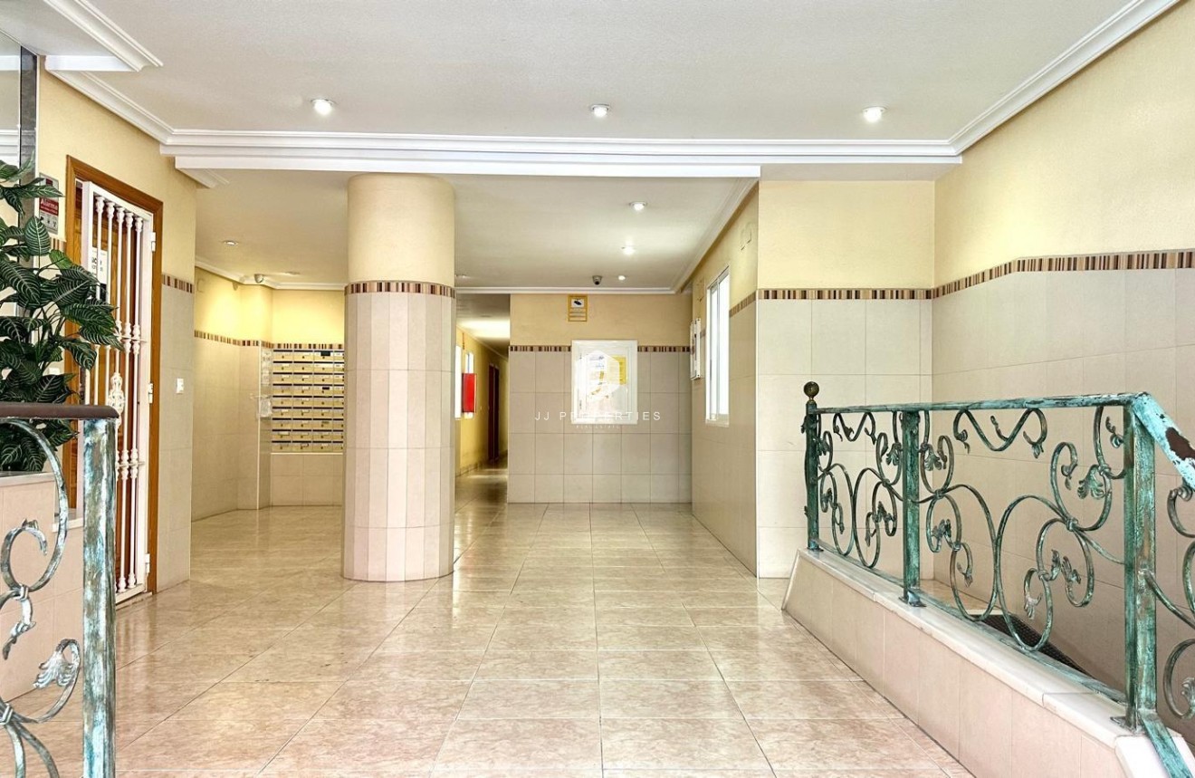 Tweedehands - Appartement / flat -
Torrevieja - Centro