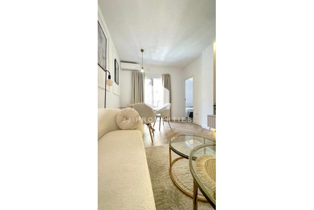 Tweedehands - Appartement / flat -
Torrevieja - Centro