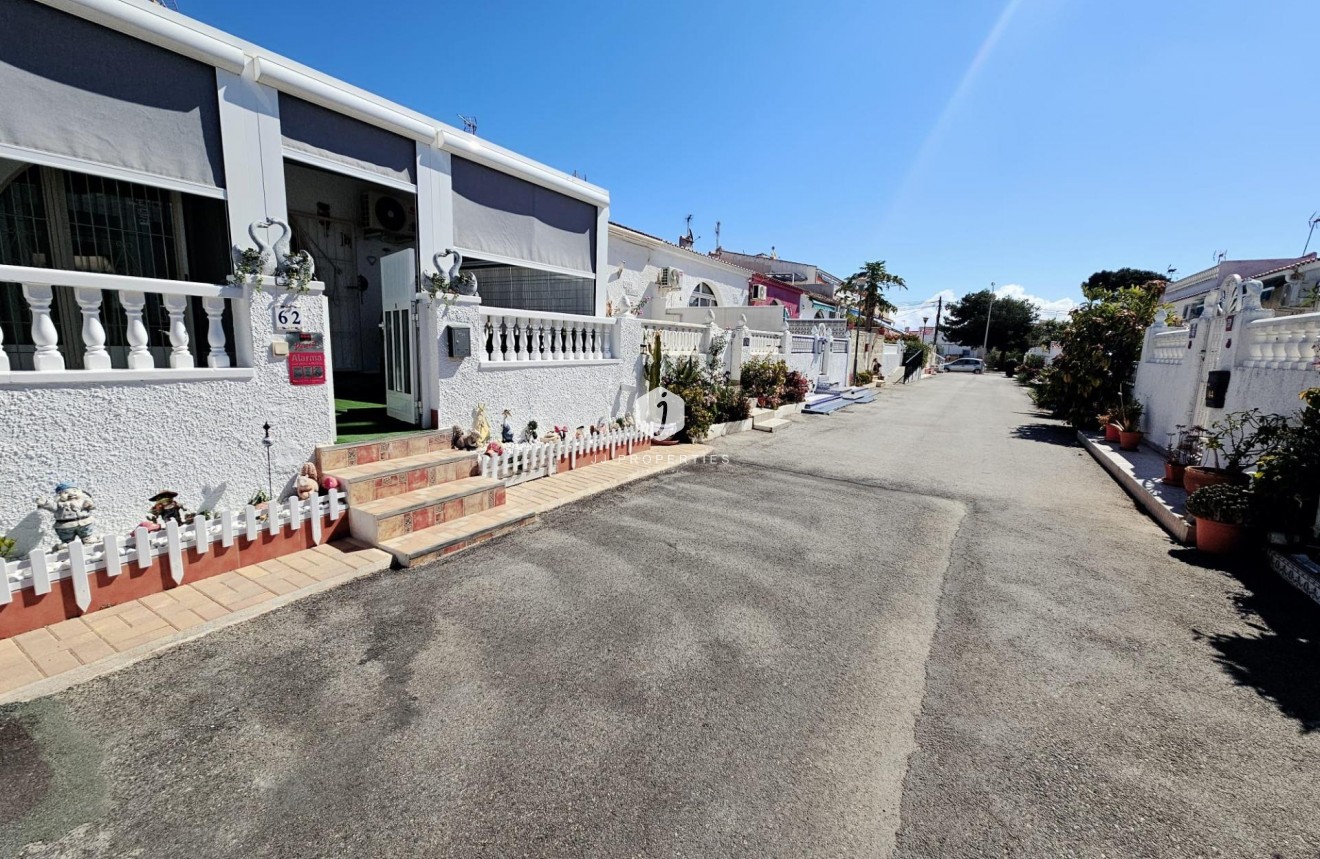 Tweedehands - Bungalow -
Torrevieja - La Siesta - El Salado - Torreta