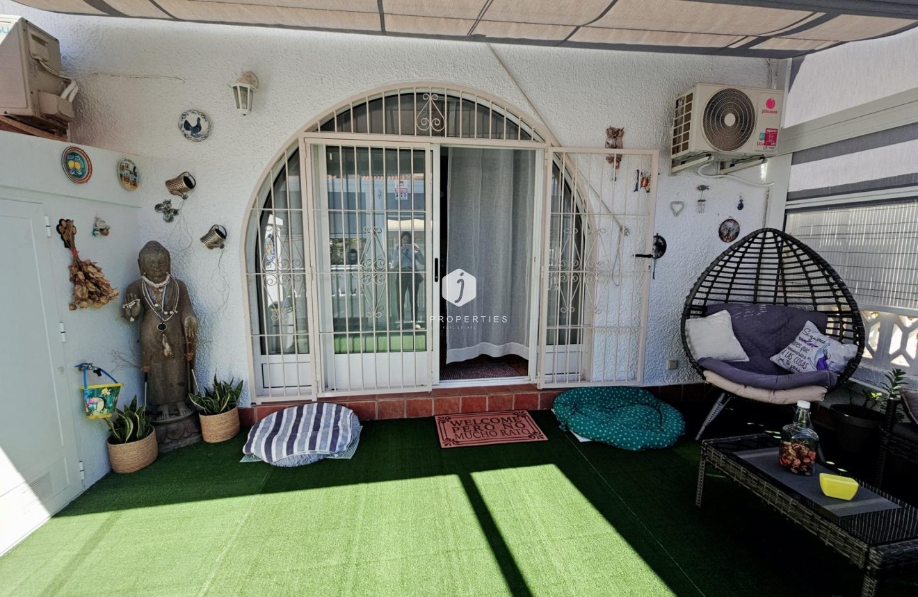 Tweedehands - Bungalow -
Torrevieja - La Siesta - El Salado - Torreta