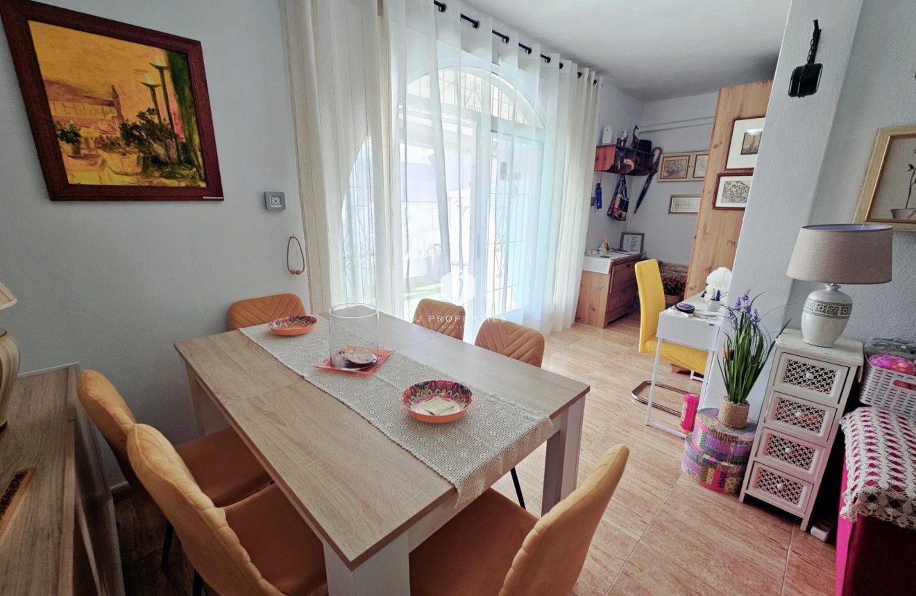 Tweedehands - Bungalow -
Torrevieja - La Siesta - El Salado - Torreta