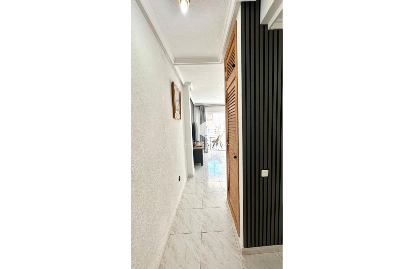 Tweedehands - Appartement / flat -
Torrevieja - Playa del Cura