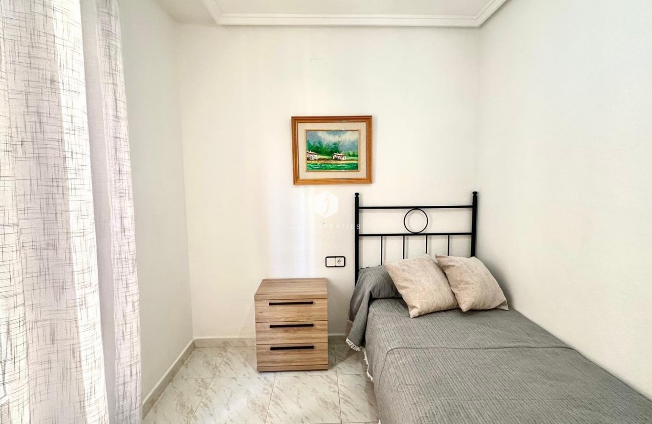 Tweedehands - Appartement / flat -
Torrevieja - Playa del Cura