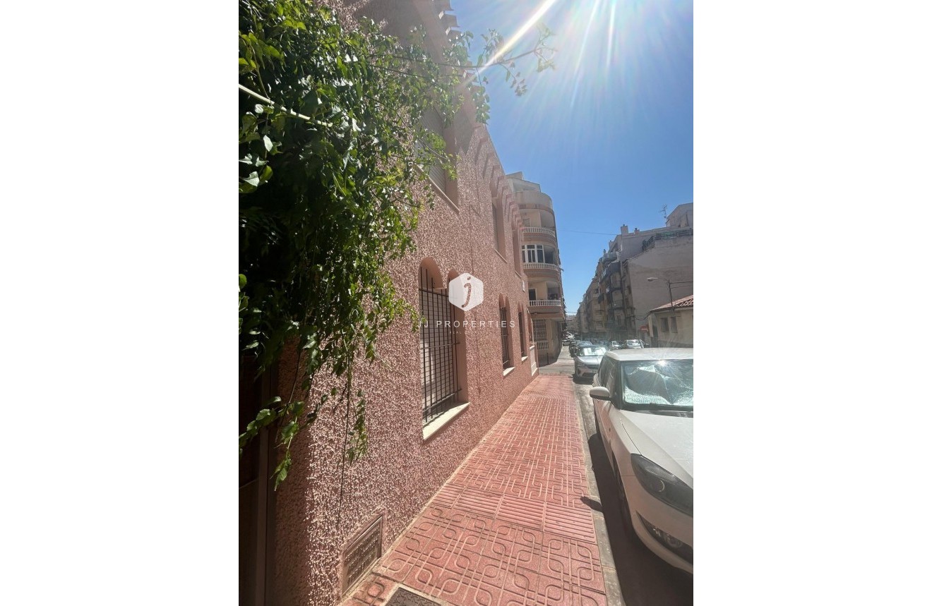 Tweedehands - Chalet -
Torrevieja - Centro