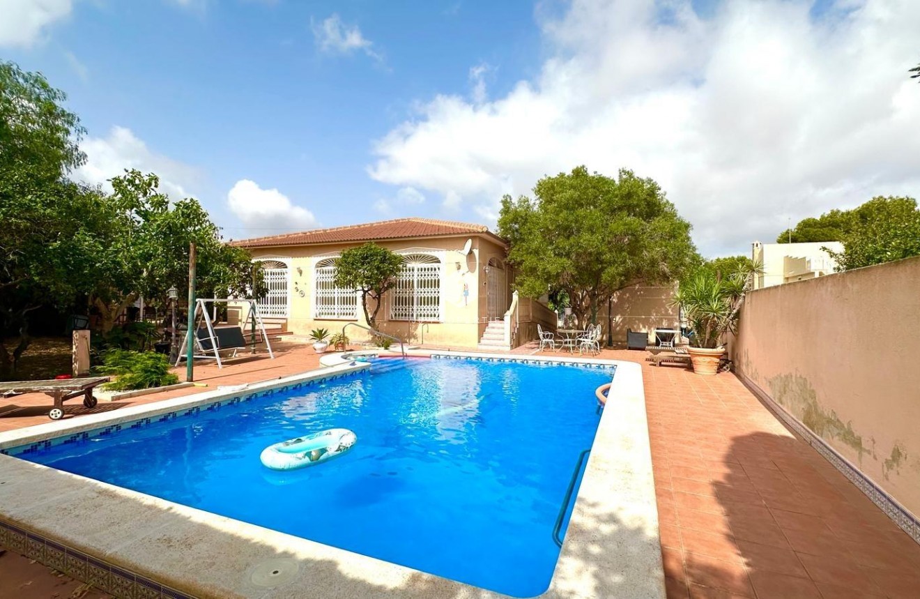 Tweedehands - Villa -
Torrevieja - Los Balcones - Los Altos del Edén