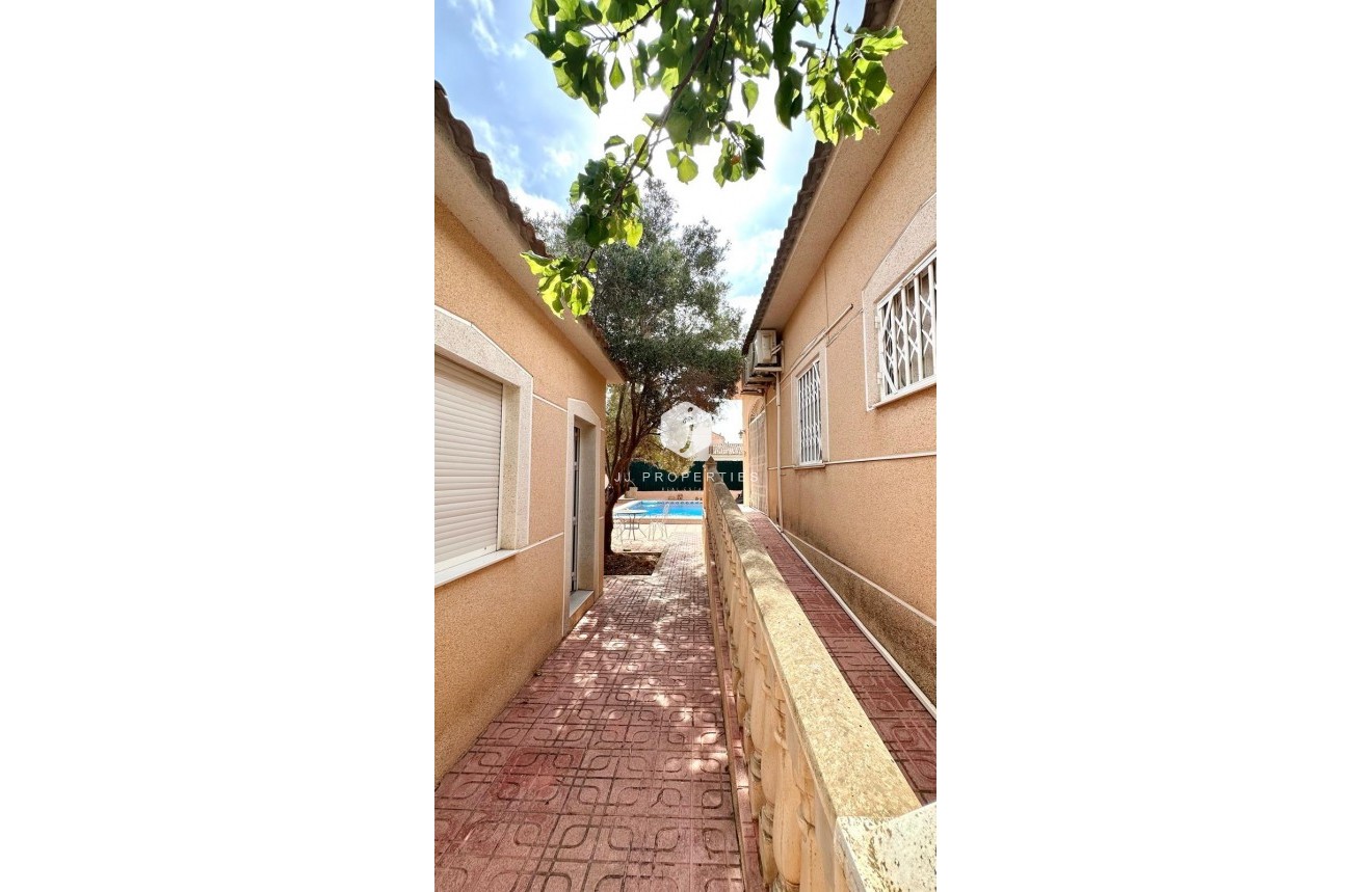Tweedehands - Villa -
Torrevieja - Los Balcones - Los Altos del Edén