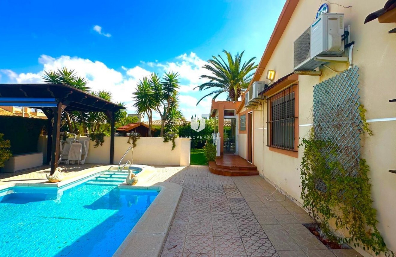 Tweedehands - Villa -
Cabo Roig - Costa Blanca