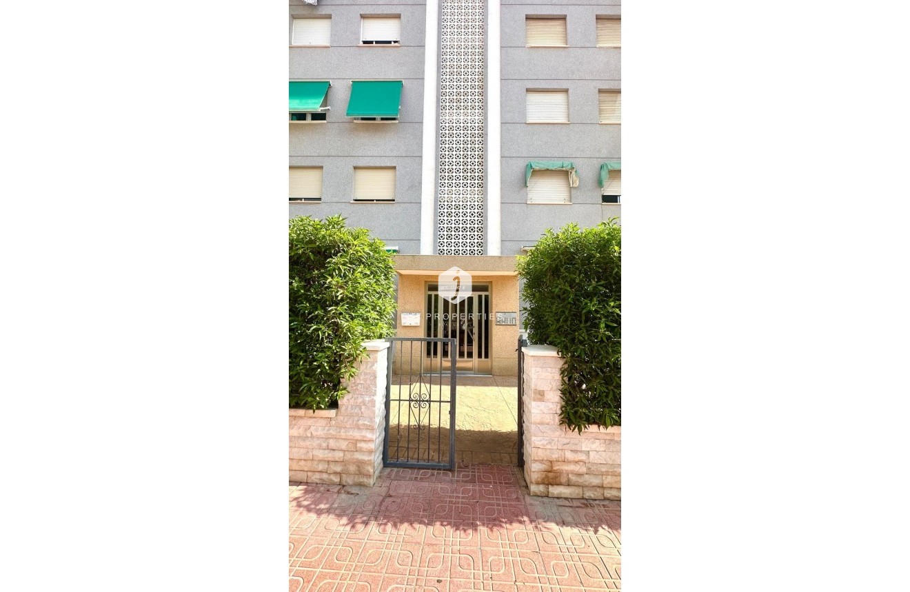 Tweedehands - Appartement / flat -
Torrevieja - Punta prima