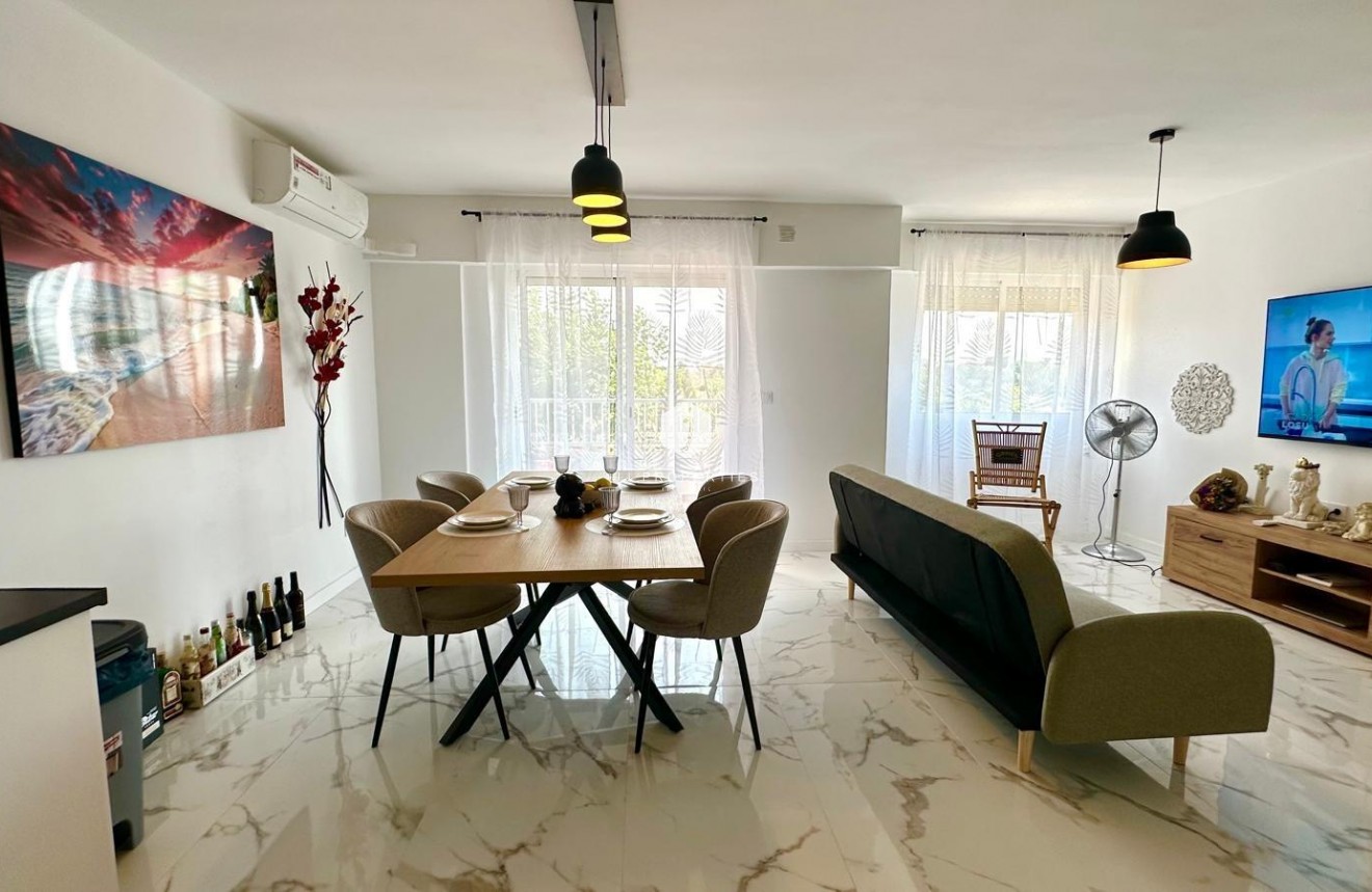 Tweedehands - Appartement / flat -
Torrevieja - Punta prima