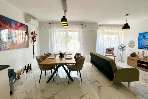 Tweedehands - Appartement / flat -
Torrevieja - Punta prima