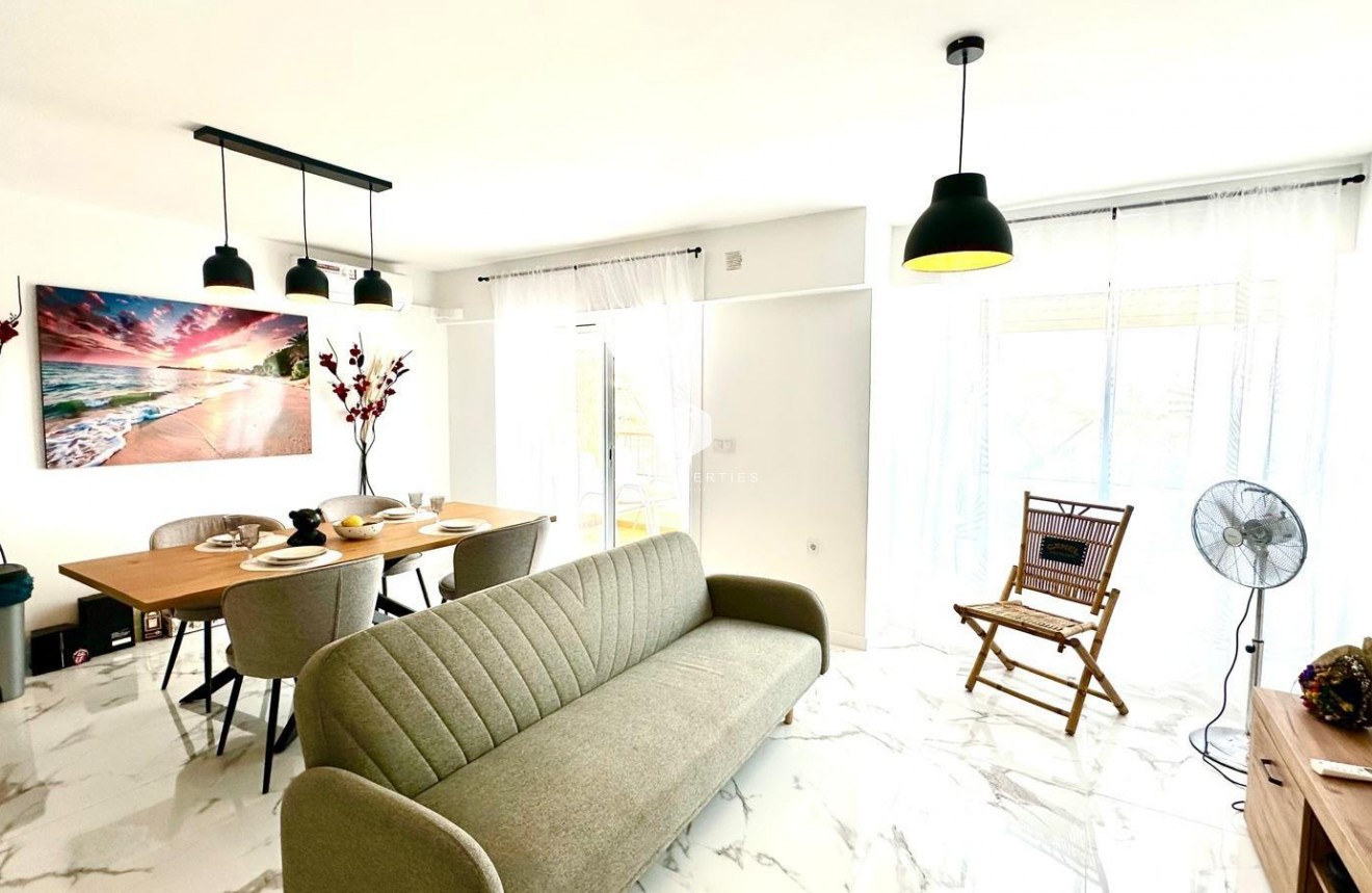 Tweedehands - Appartement / flat -
Torrevieja - Punta prima