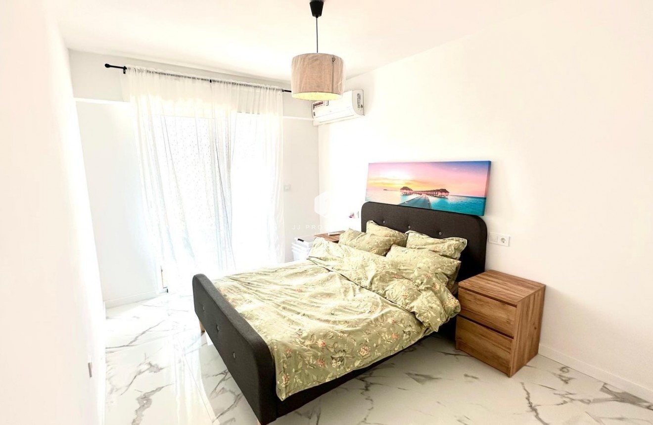 Tweedehands - Appartement / flat -
Torrevieja - Punta prima