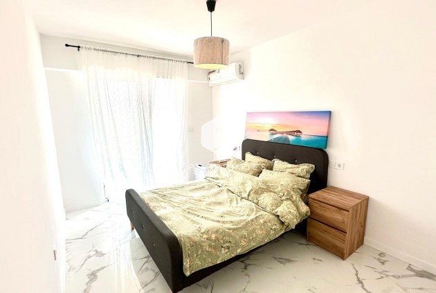 Tweedehands - Appartement / flat -
Torrevieja - Punta prima